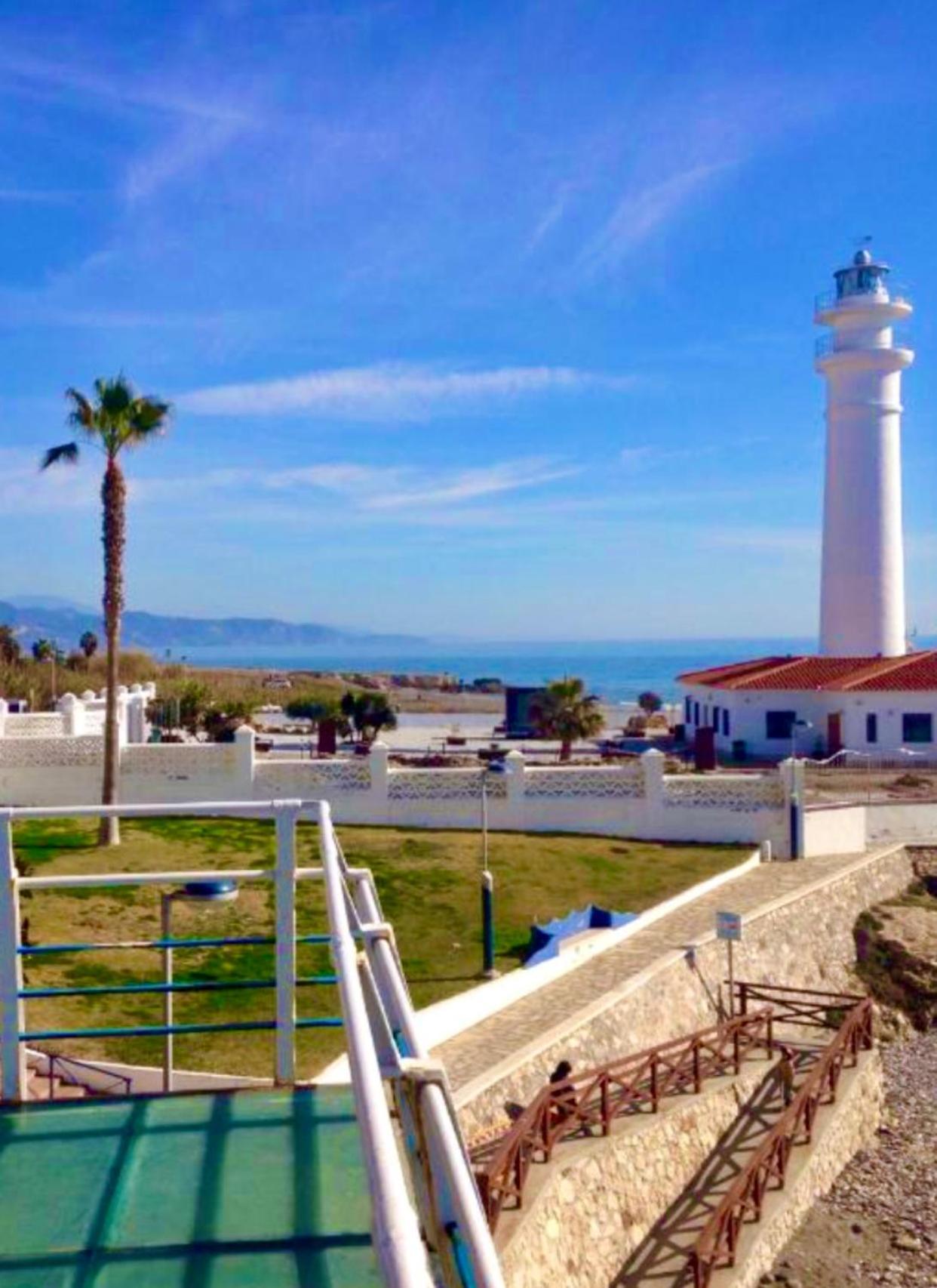 Spacious 1 Bedroom Apartment, Beach Front, Torrox Costa Bagian luar foto