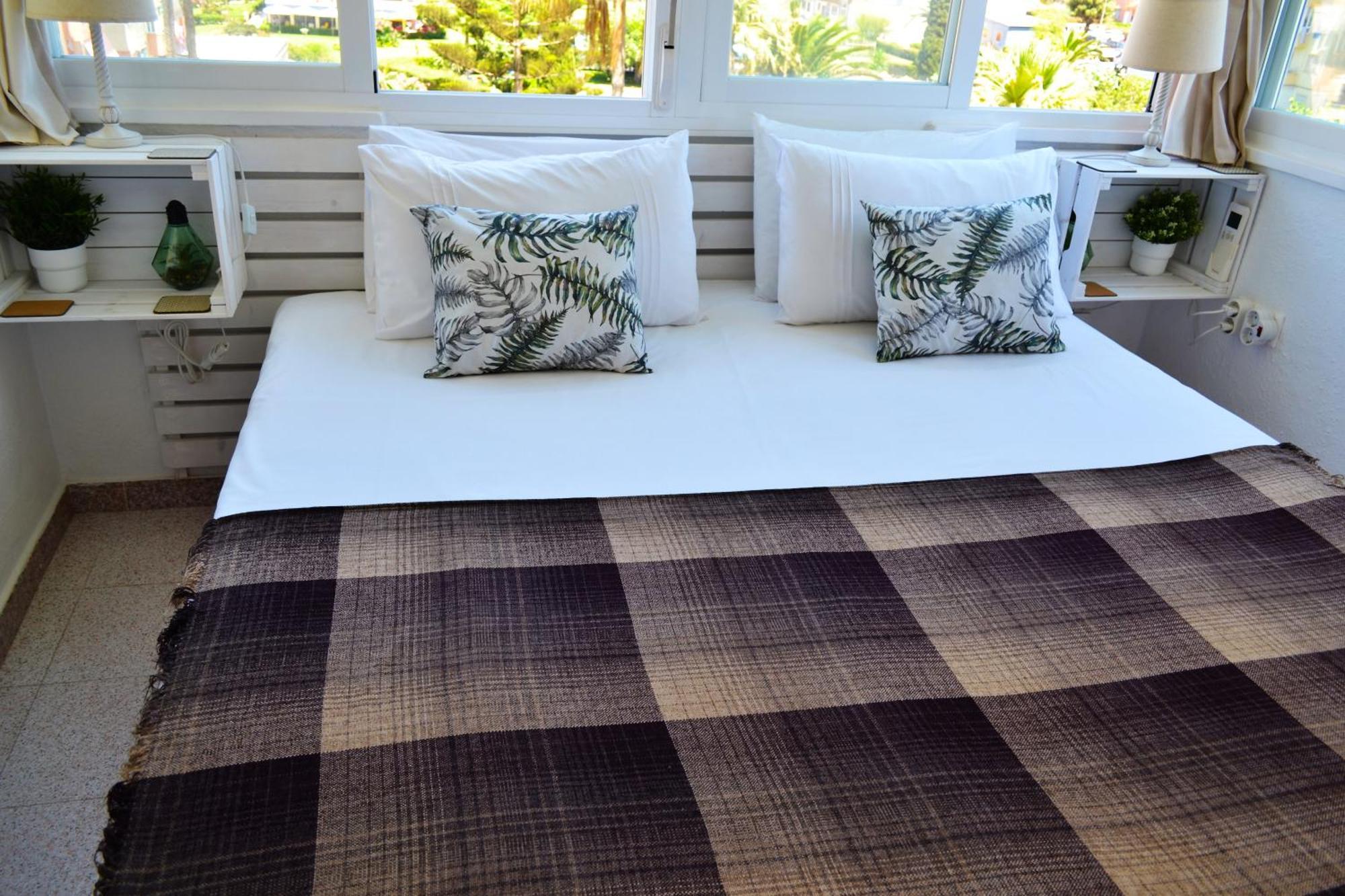 Spacious 1 Bedroom Apartment, Beach Front, Torrox Costa Bagian luar foto