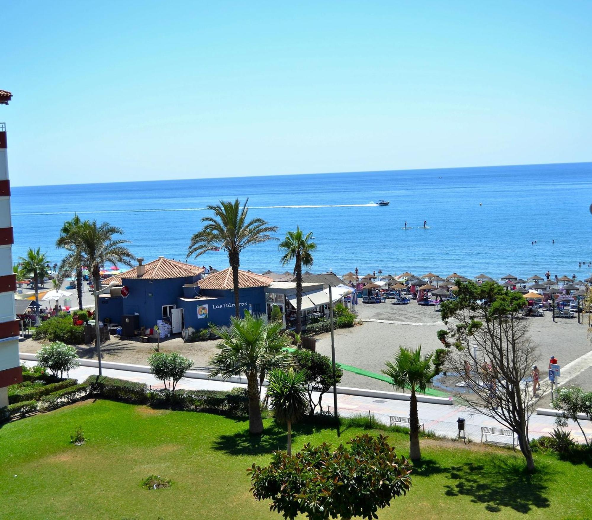 Spacious 1 Bedroom Apartment, Beach Front, Torrox Costa Bagian luar foto