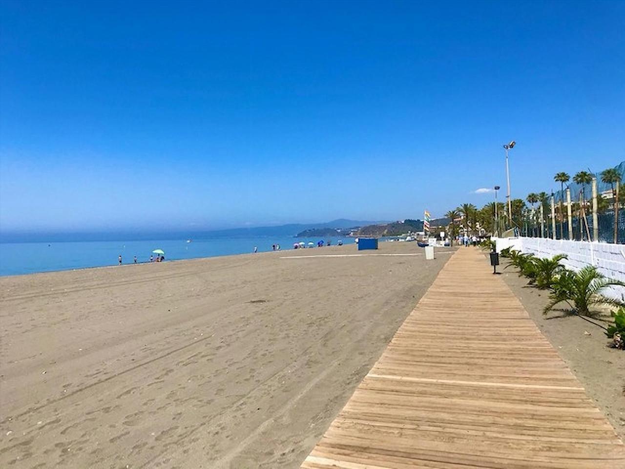 Spacious 1 Bedroom Apartment, Beach Front, Torrox Costa Bagian luar foto